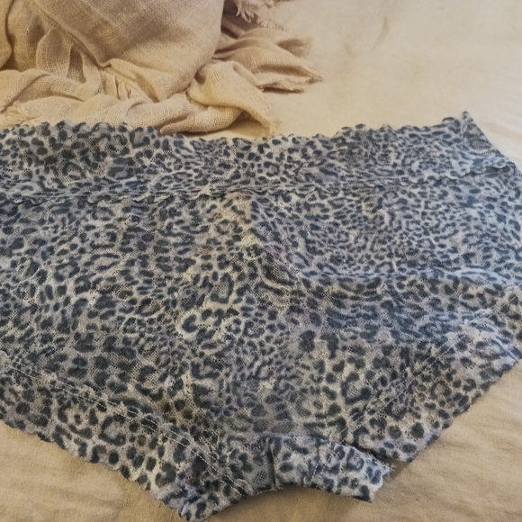 Victoria's Secret Shortie Panty - Picture 5 of 7